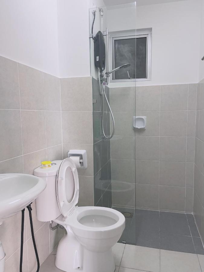 A Private With Bathroom,15 Minutes To Klia, Klia2, Sepang, Host By Locals, Private Host, Not A